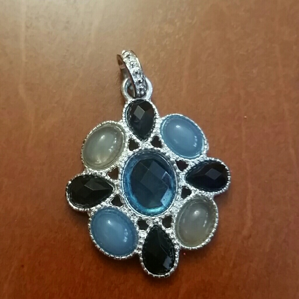 *SOLD*Silvertone Necklace Pendant